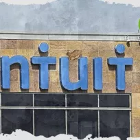 ما الذي يقف وراء تراجع سهم Intuit بنسبة 3.1% مؤخرًا؟