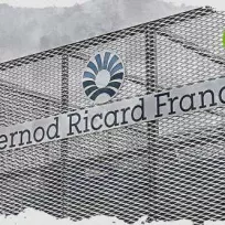 L'action Pernod Ricard progresse d'environ 2,5 % alors que l'élan technique et les signaux d'achat se renforcent