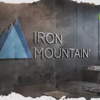 Iron Mountain stock drops more than 3% after technical weakness and insider buying