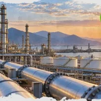 Oil prices slip despite growing threats to Middle East energy exports
