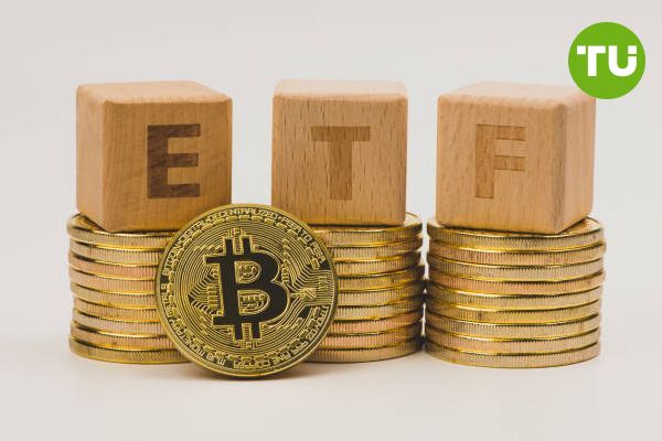 Bitcoin ETFs in the US attract record $827 million inflows, signaling heightened investor interest Bitcoin ETFs in the US attract record $827 million inflows, signaling heightened investor interest