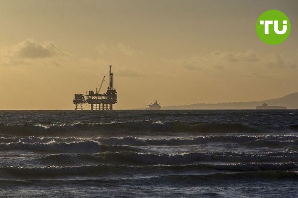 Oil price surpasses $72 as hurricane Oil price surpasses $72 as hurricane