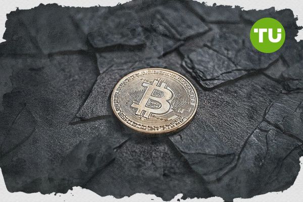 Обзор криптовалютного рынка: биткоин держится около $89 000
