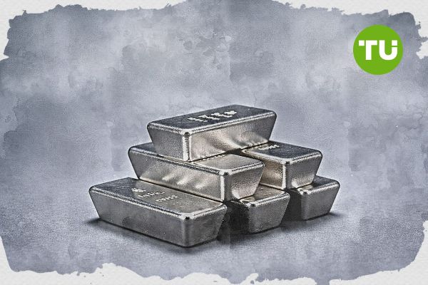 Platinum price slips toward $2,006 as sellers keep control under key averages