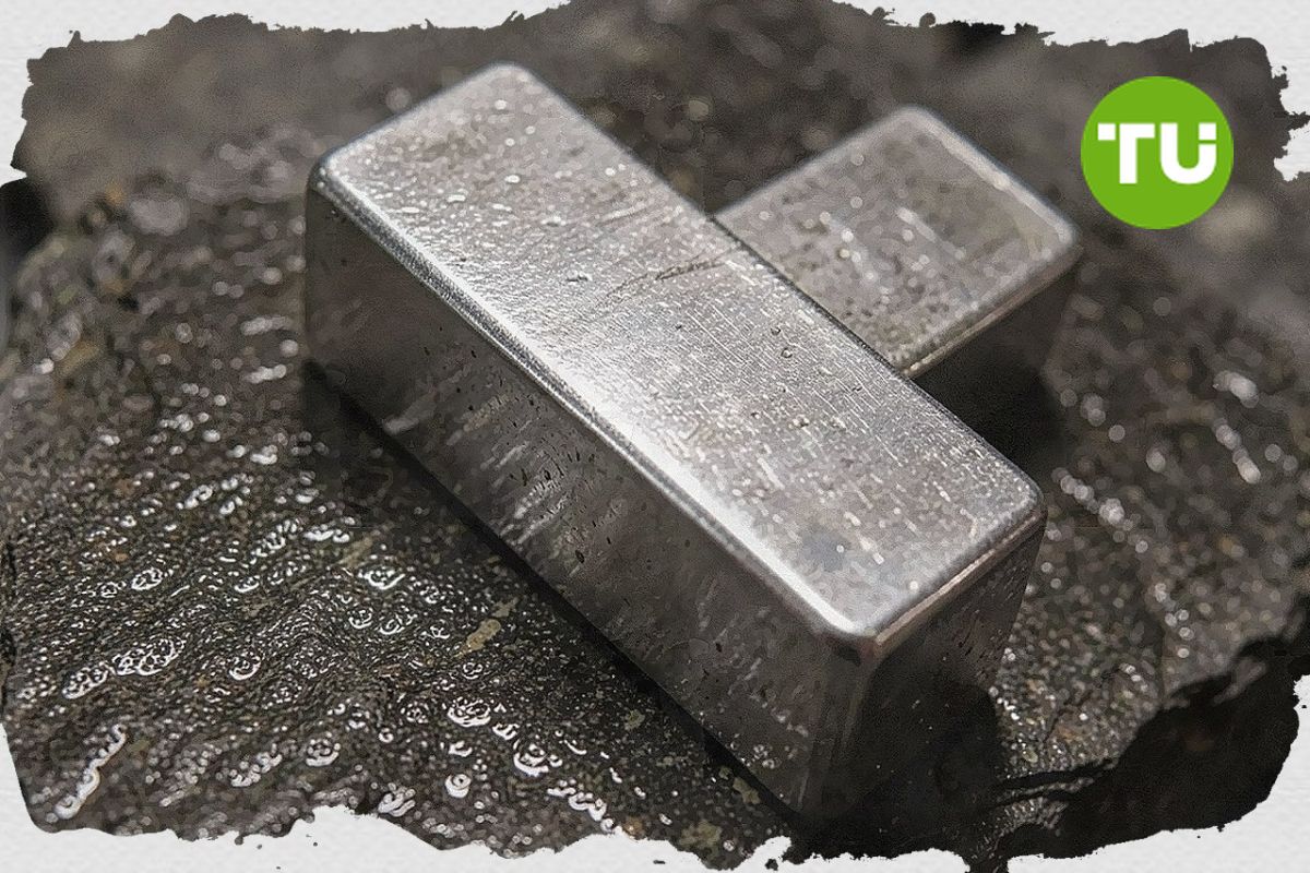 Silver rebounds as Middle East tensions revive safe-haven demand