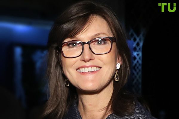 ARK Invest's Cathie Wood Predicts Spot Bitcoin ETF Applications Will Be Approved Simultaneously