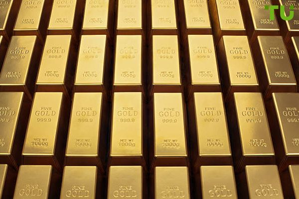 Gold loses price amid lower demand