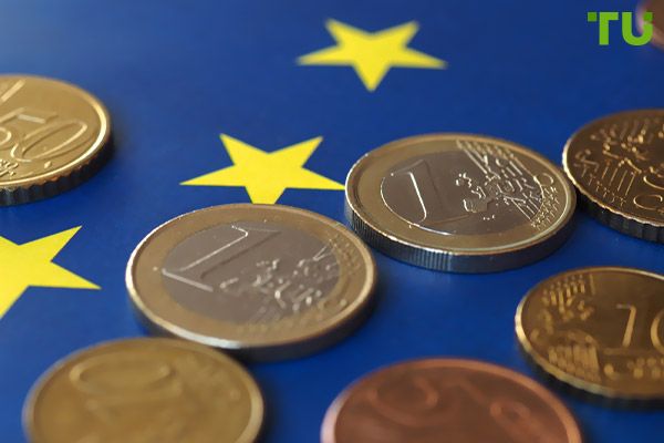 ​Euro hits one-month low amid political uncertainty in Eurozone